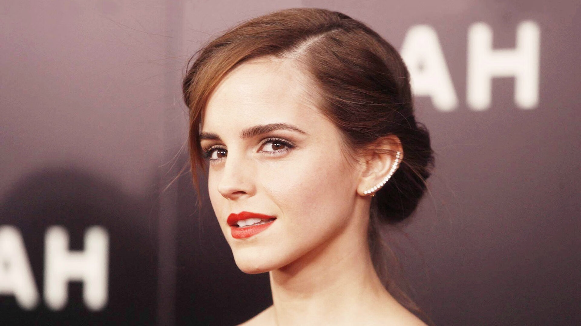 -中国足球联赛赛事转播技术不断革新，各大足球联赛转播权