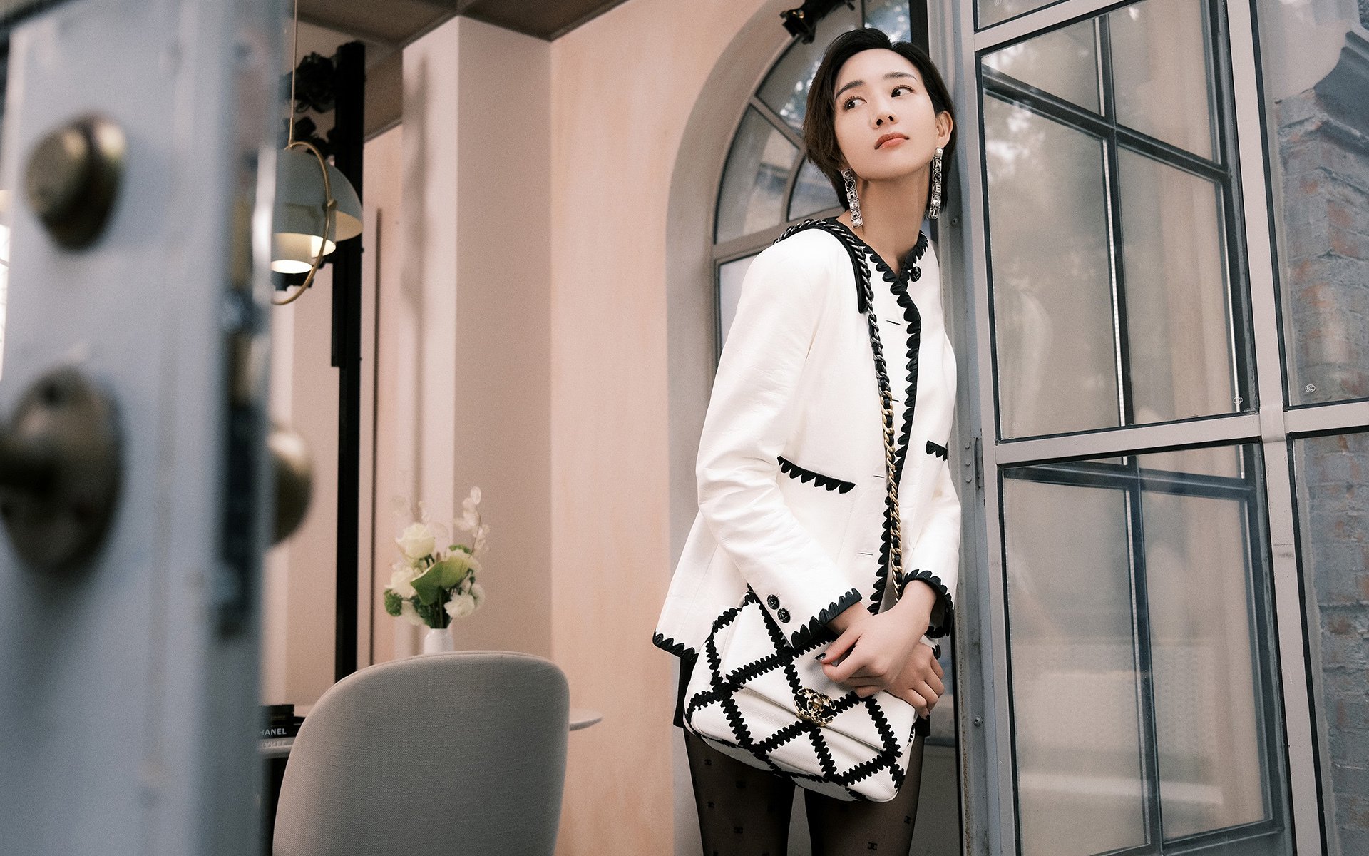 爱游戏娱乐-字母哥持续冲击篮下带动雄鹿内线优势，字母哥5年2.28亿续约雄鹿