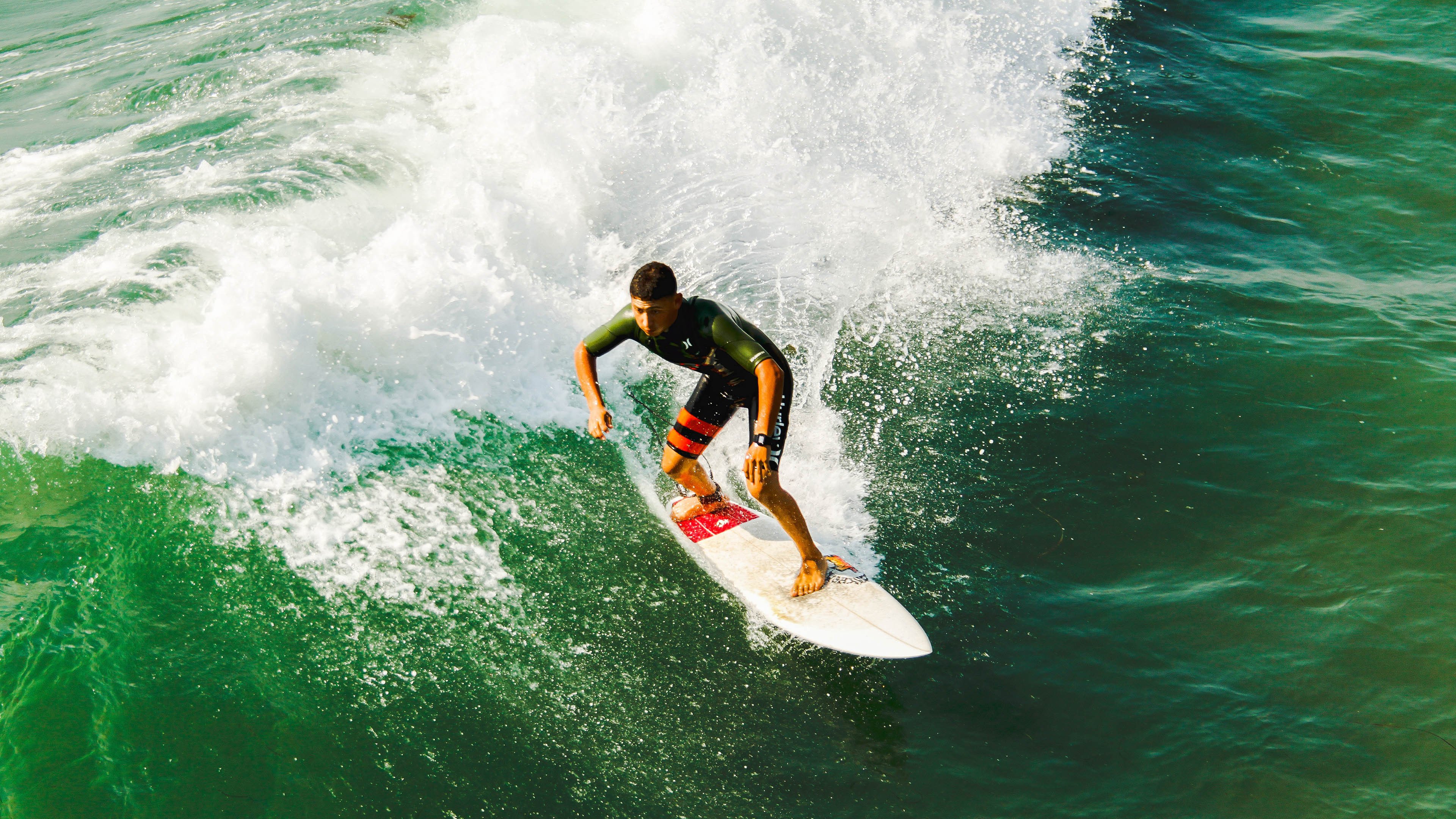 热火训练营中开展非正式比赛激发球员激情，热火训练馆